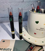 رژلب مدادی نوتریکا